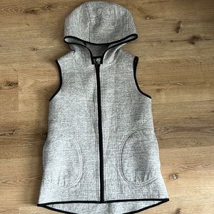 Lululemon size 6 reversible hooded vest.
